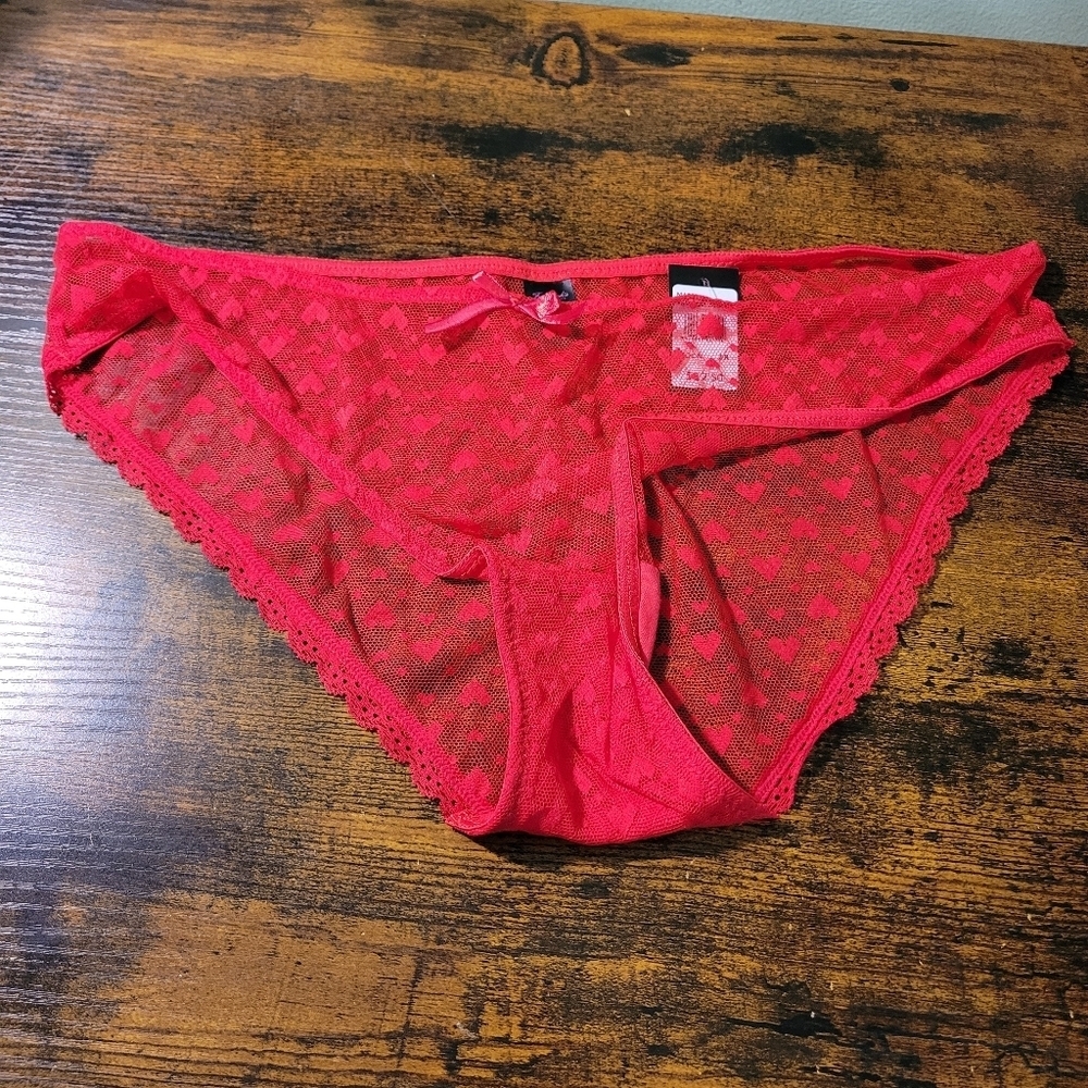 Frederick’s of Hollywood Maree Red Sheer Lace Heart Panties 1X NWT